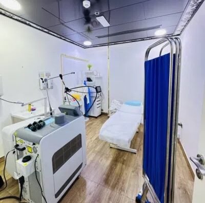 مركز تجميل طبي للبيع في القرهود دبي – مركز قائم ومجهز بالكامل | فرصة استثمارية مميزة