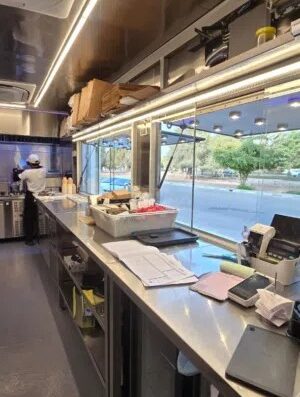 Profitable Food Truck for Sale in Al Ain – Established Brand & Ready-to-Operate